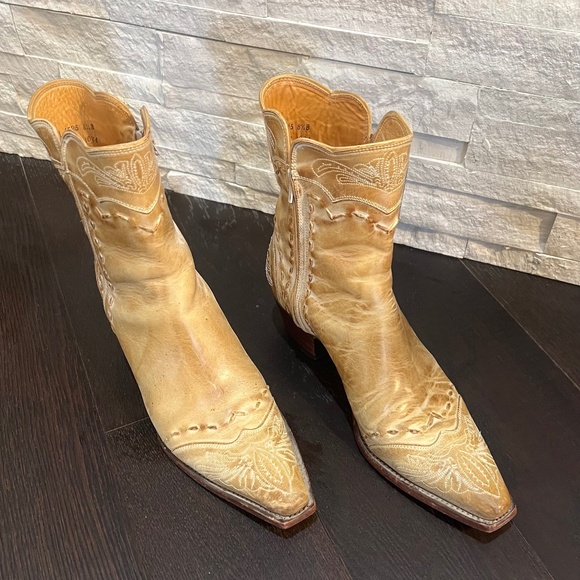 CHARLIE HORSE WOMENS ANKLE COWBOY BOOTS - Picture 1 of 14